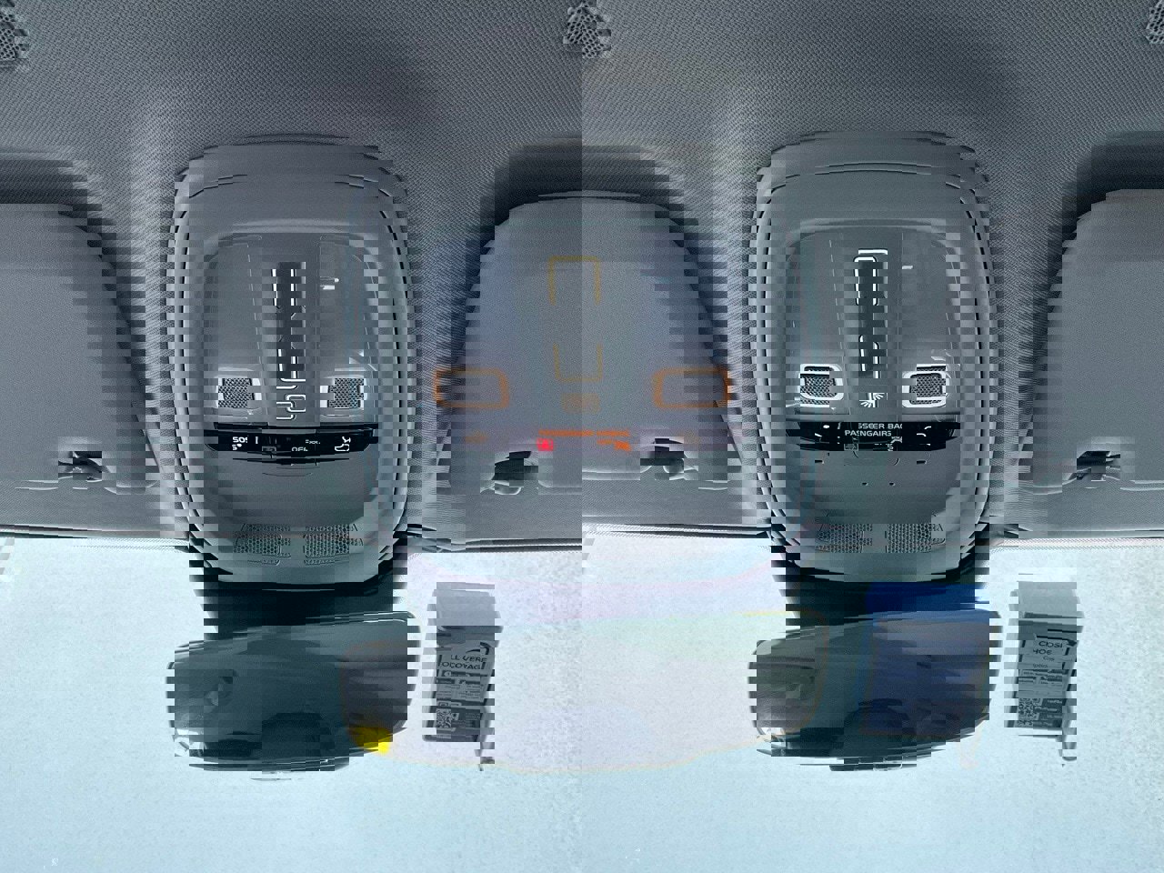 Used 2025 Volvo V60 B5 Cross Country Plus image 15