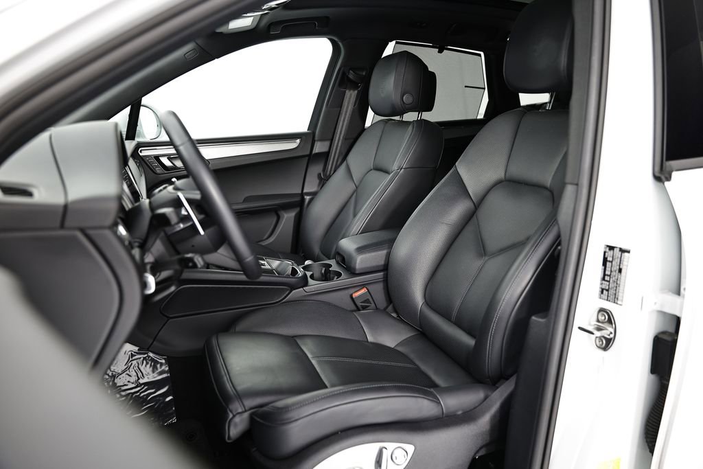 Certified 2026 Porsche Macan image 5
