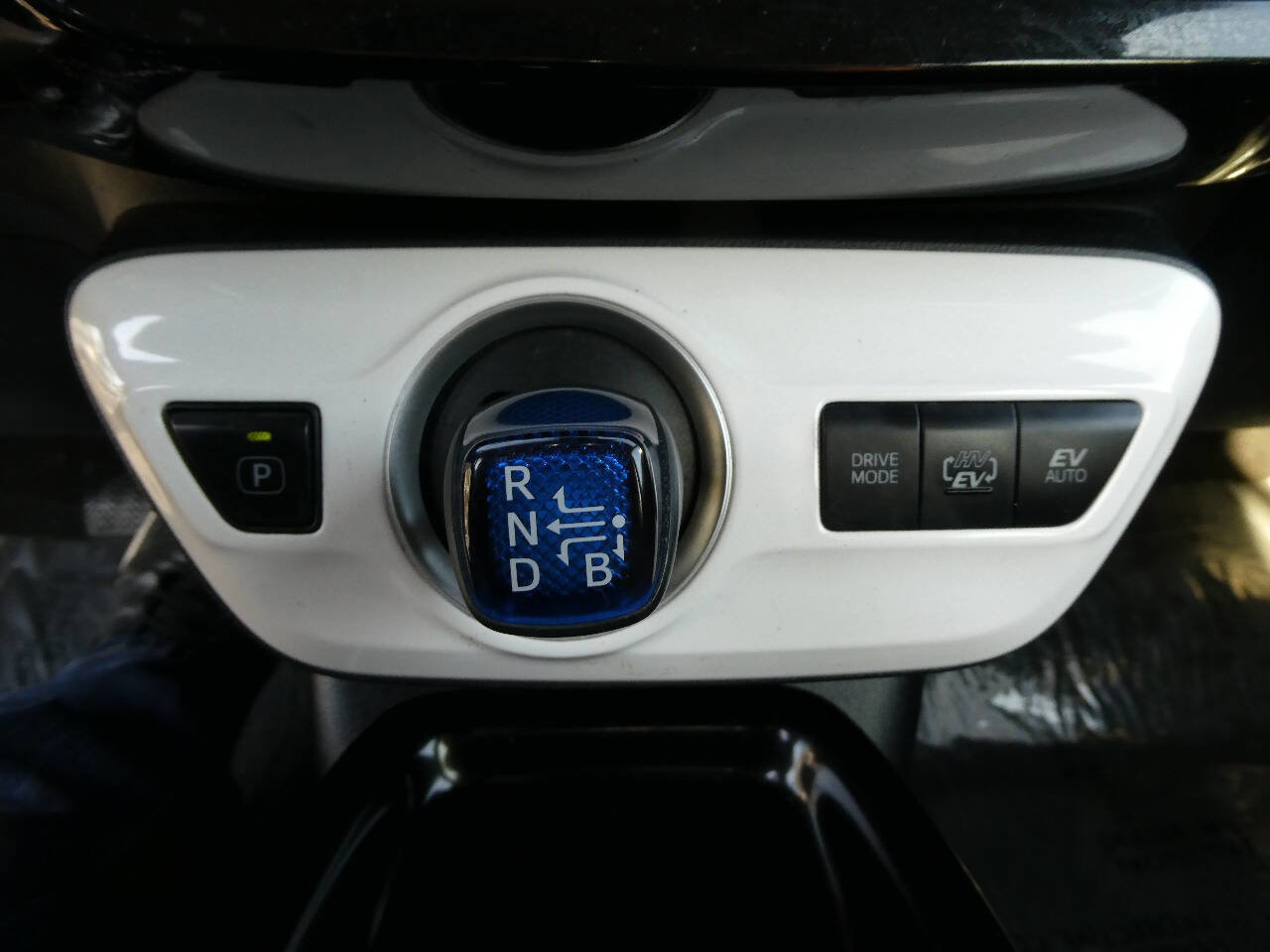 Used 2017 Toyota Prius Prime Plus FWD image 21