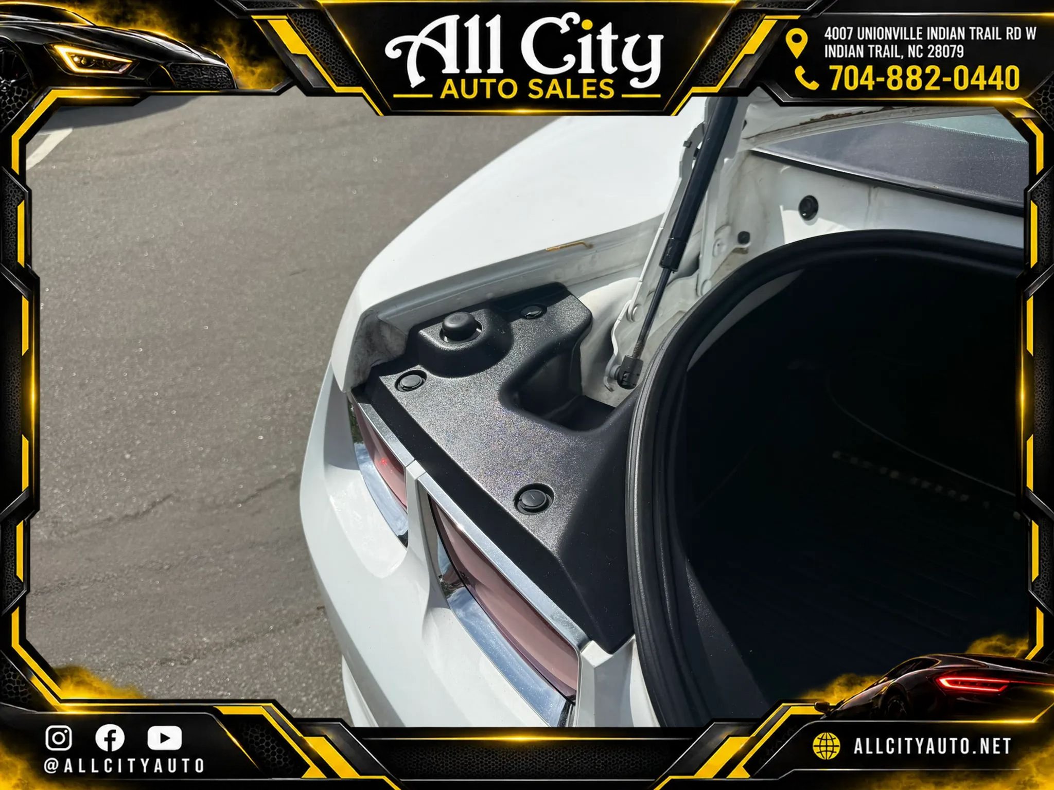 Used 2013 Chevrolet Camaro LT RWD image 36