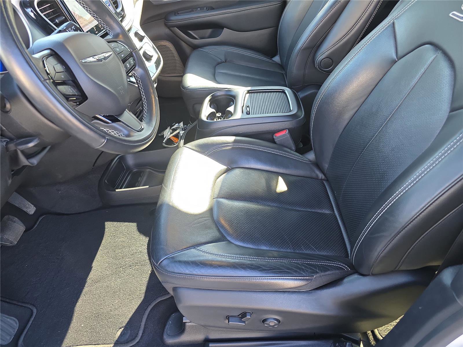 Used 2022 Chrysler Pacifica Touring-L w/ S Appearance Package image 22