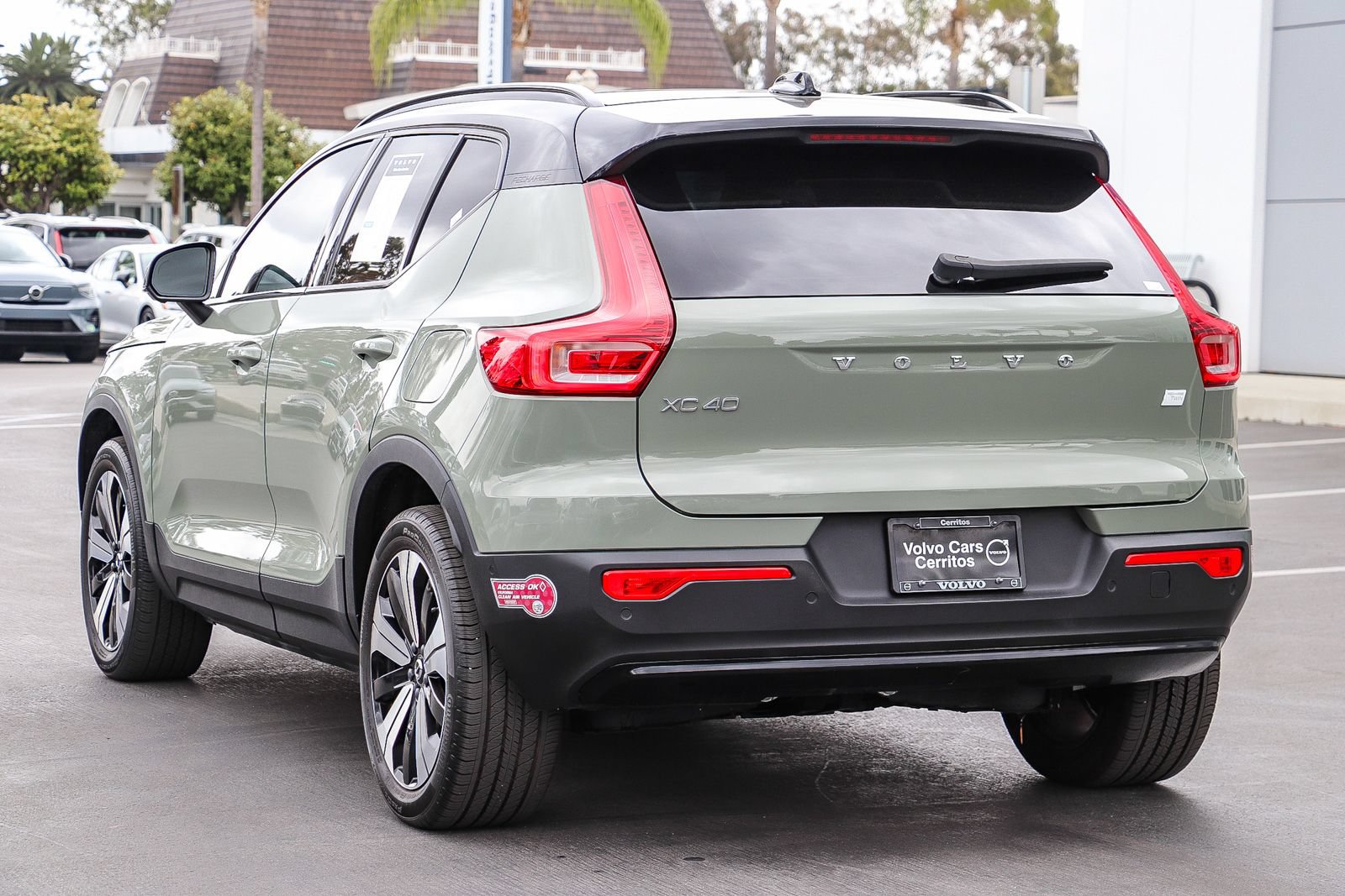 Used 2023 Volvo XC40 Recharge Plus AWD/4WD image 8