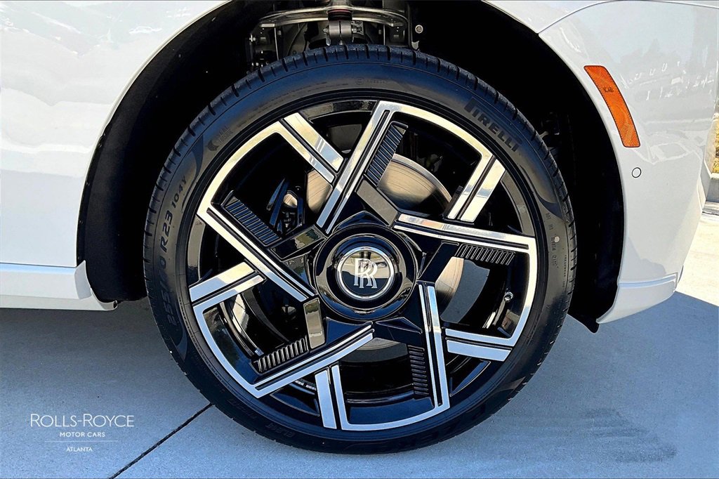 New 2026 Rolls-Royce Cullinan Black Badge image 17
