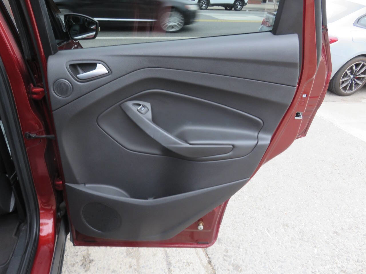 Used 2016 Ford Escape Titanium image 31