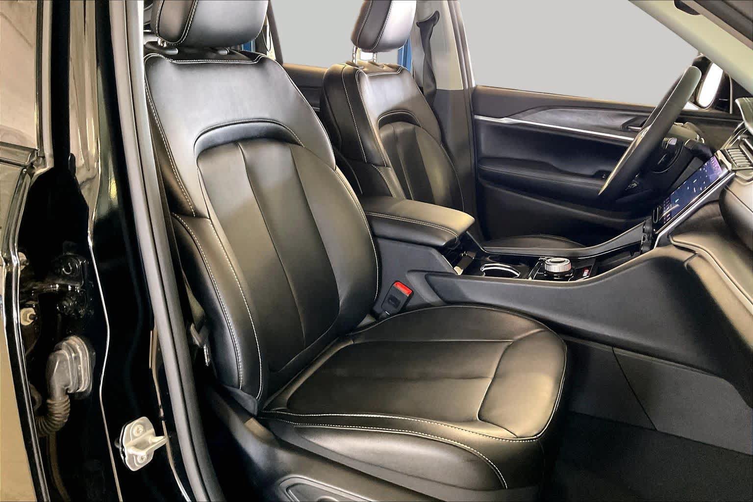 Used 2023 Jeep Grand Cherokee Limited RWD image 8