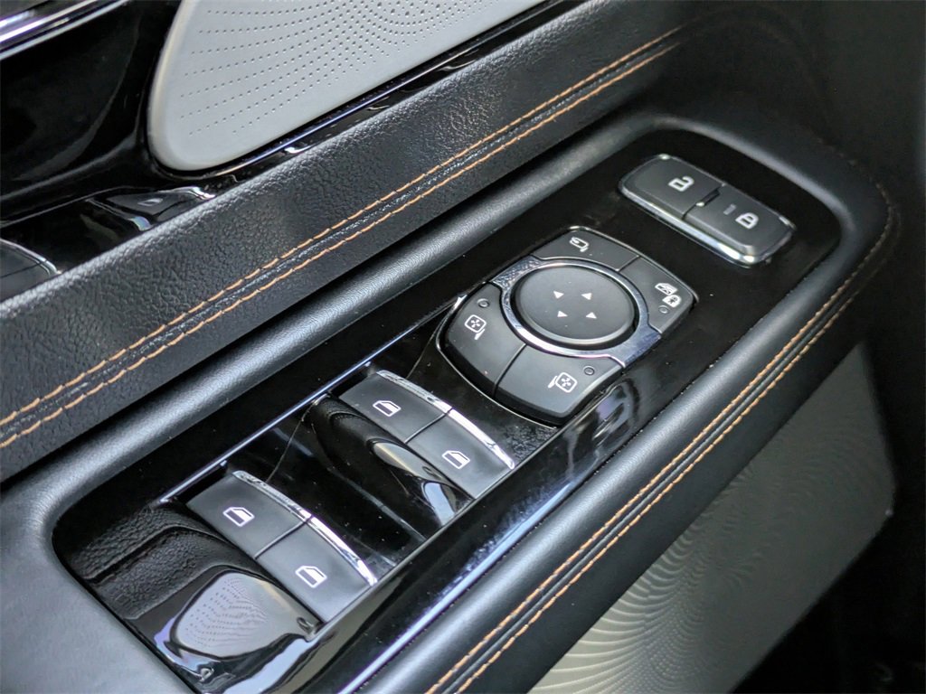 Certified 2025 Lincoln Aviator Black Label image 28