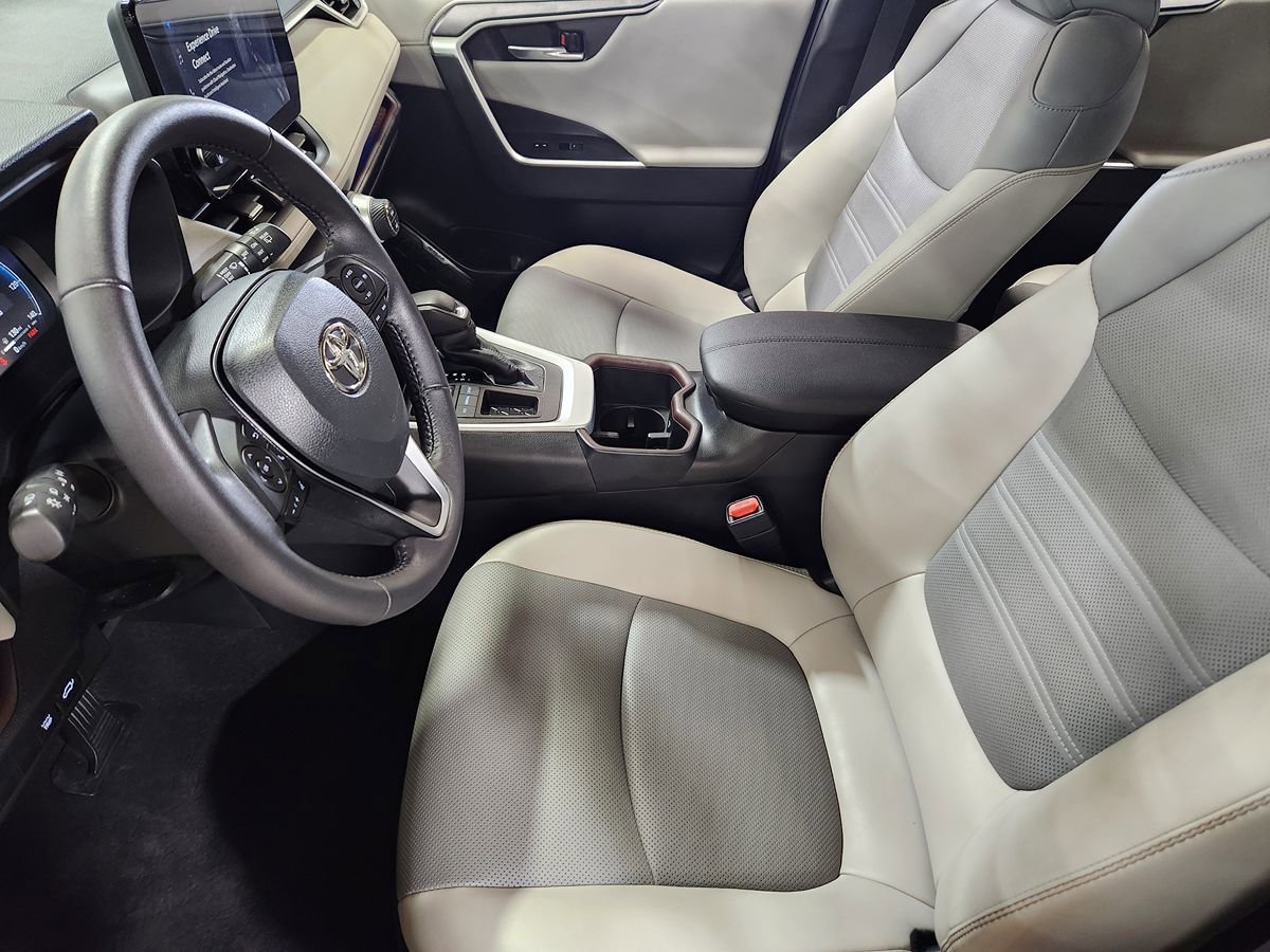 Used 2023 Toyota RAV4 Limited FWD image 31