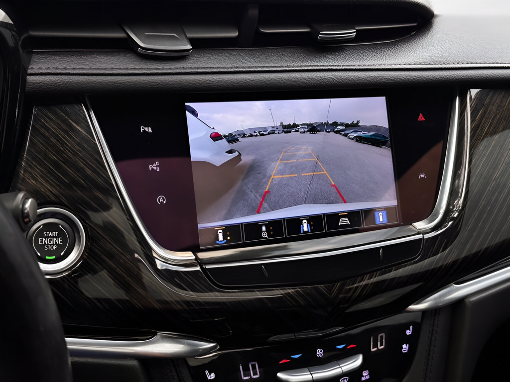 Used 2022 Cadillac XT6 Premium Luxury w/ Technology Package FWD image 7