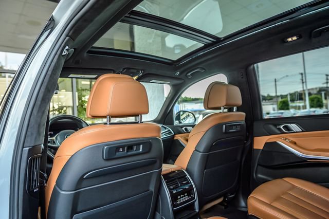 Used 2022 BMW X7 xDrive40i w/ M Sport Package AWD/4WD image 43