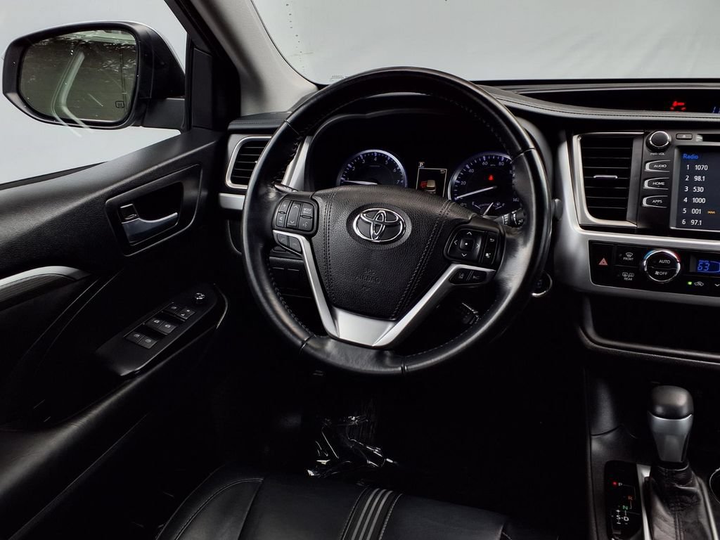 Certified 2018 Toyota Highlander SE FWD image 31
