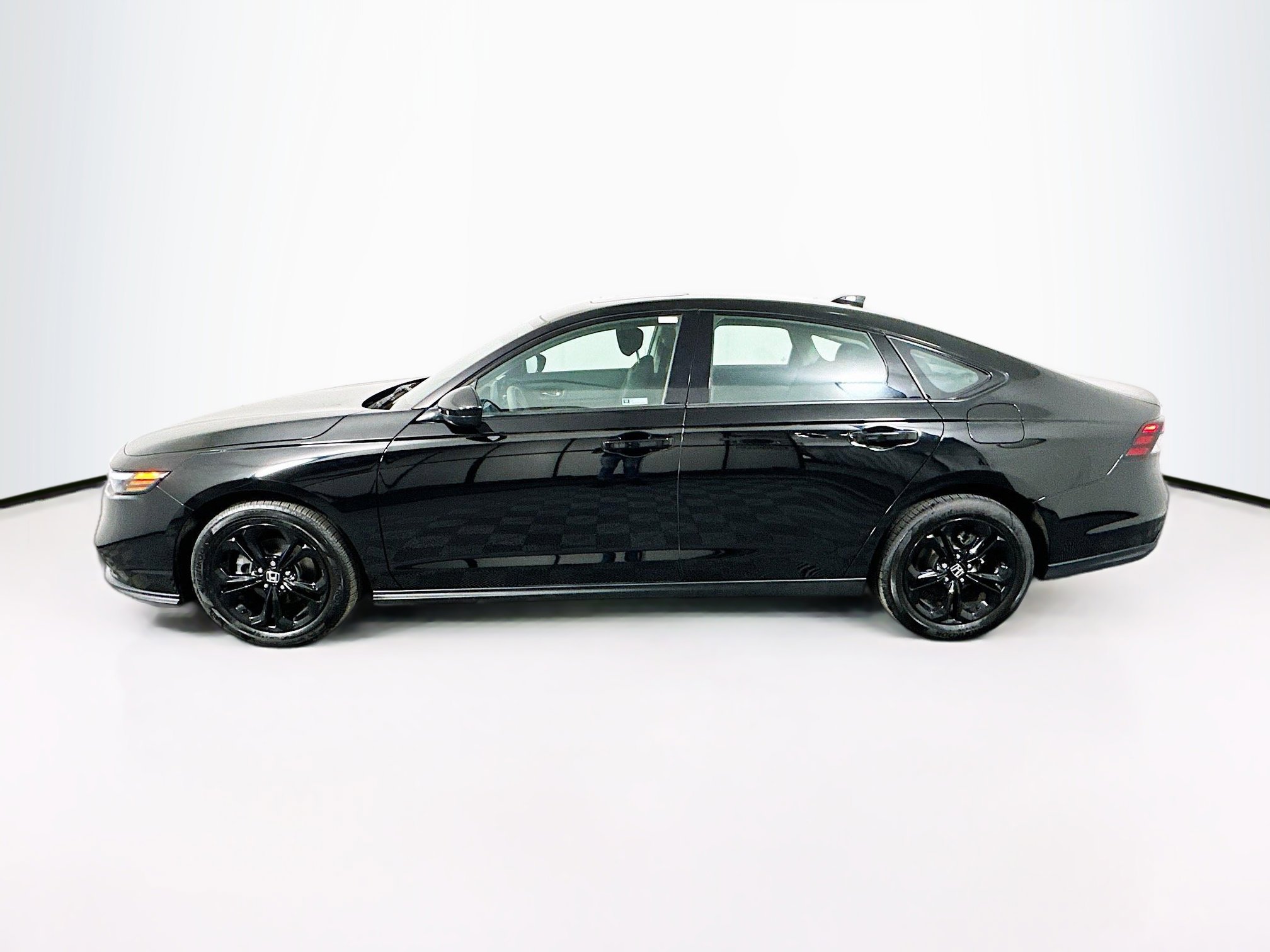 Used 2025 Honda Accord SE image 4
