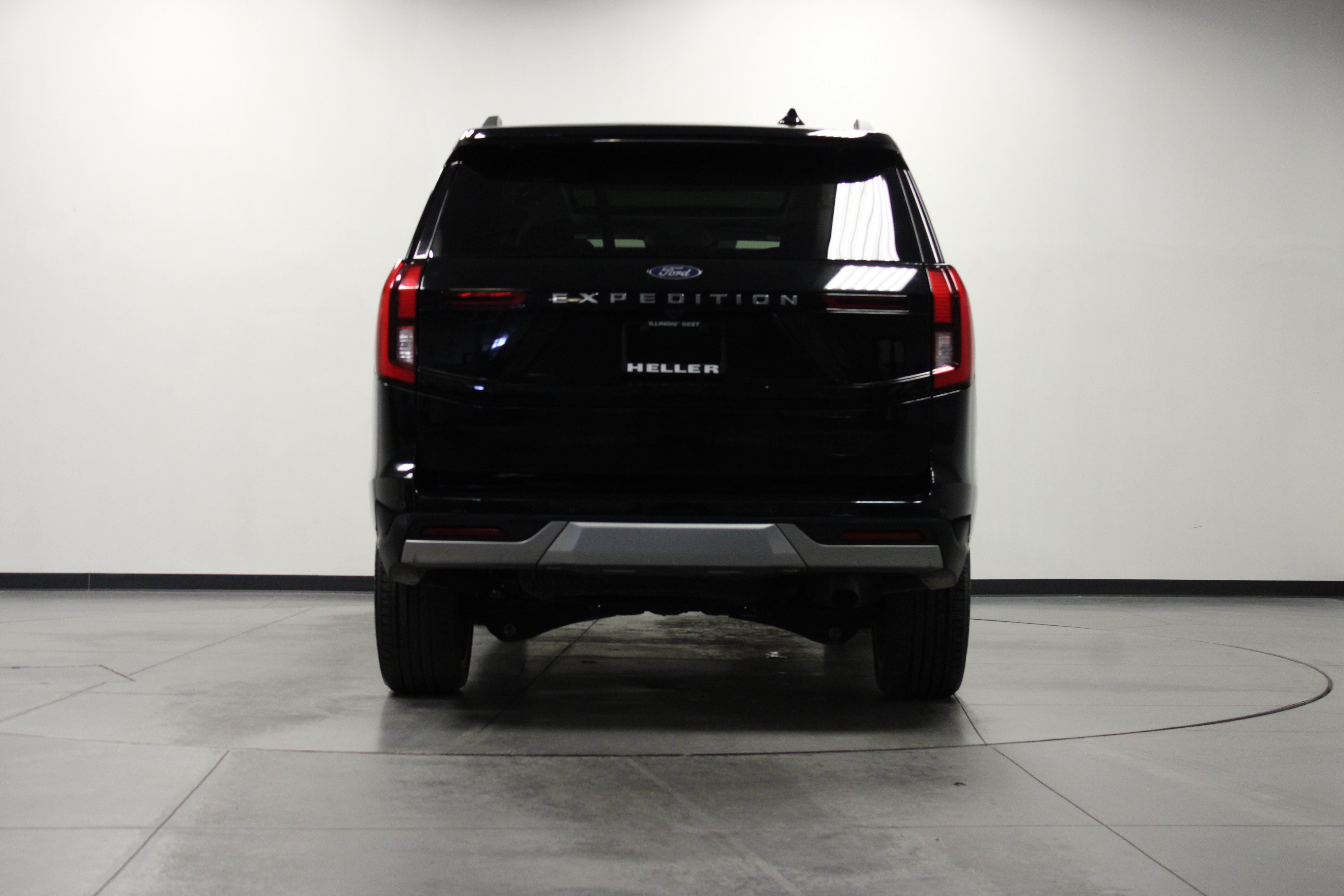 Used 2025 Ford Expedition Platinum w/ Platinum Ultimate Package AWD/4WD image 5
