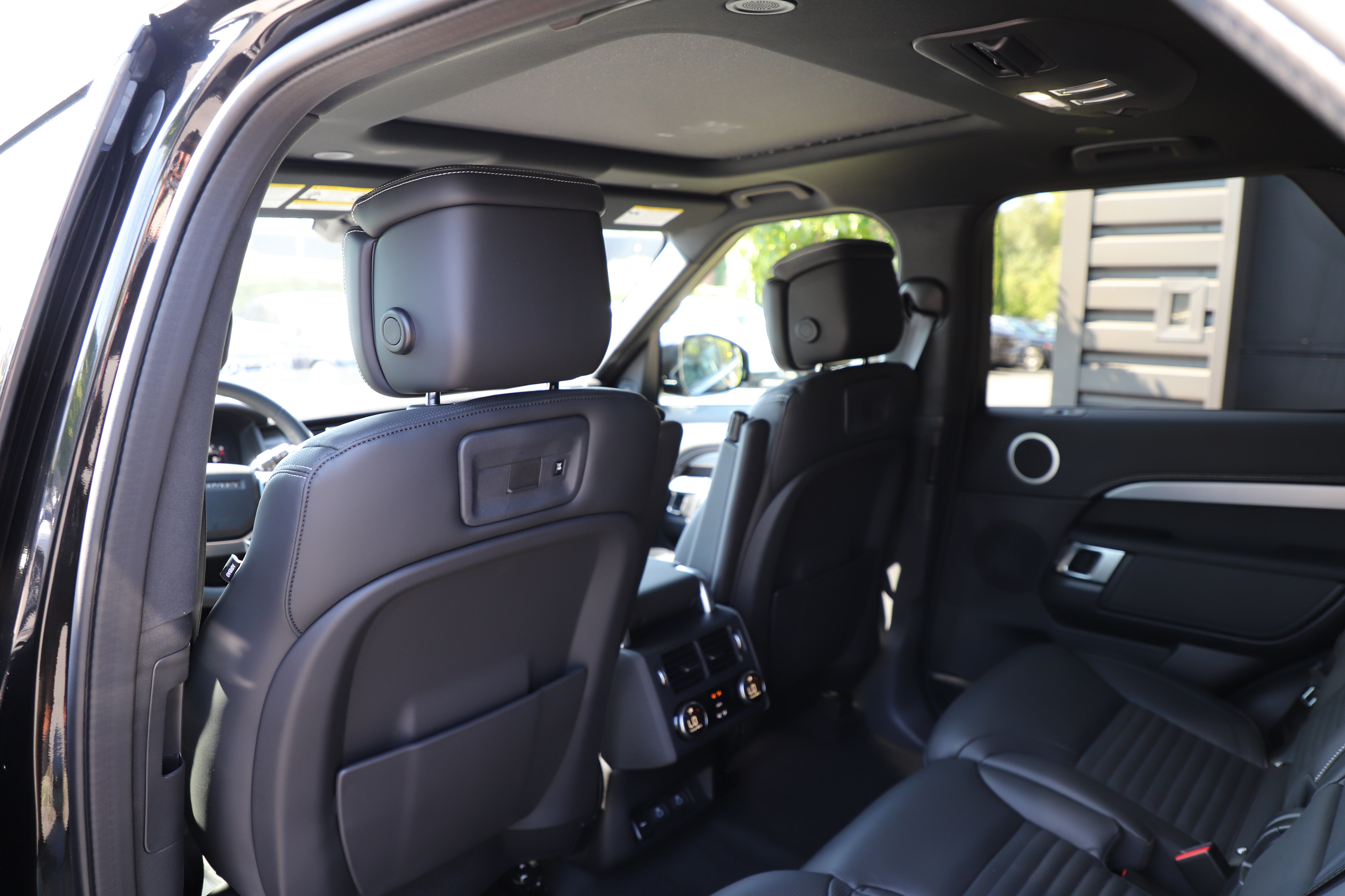 New 2026 Land Rover Discovery Limited Edition AWD/4WD image 15