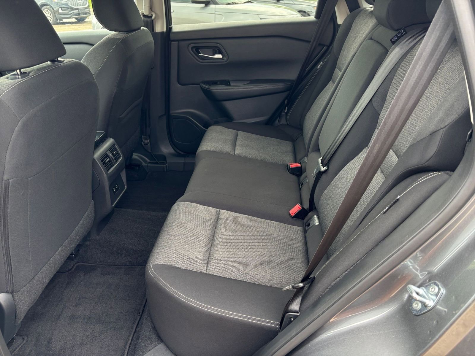 Used 2025 Nissan Rogue SV FWD image 28