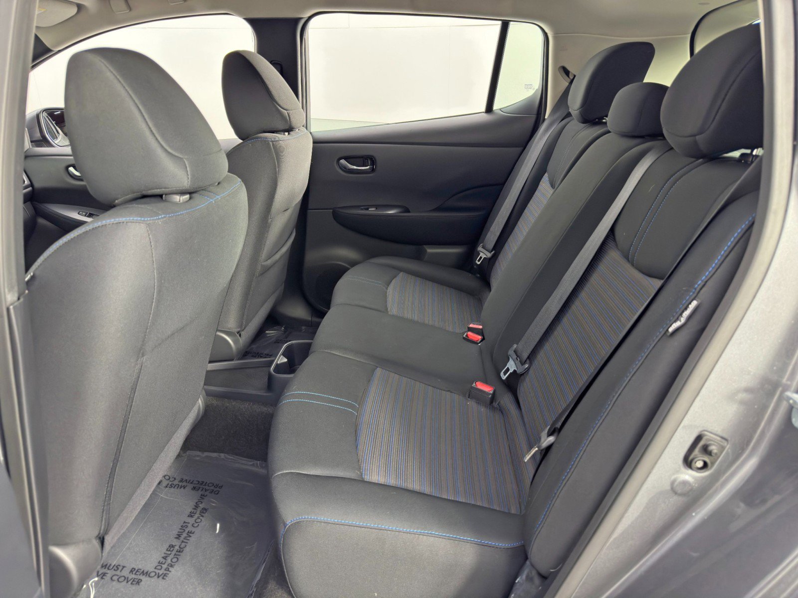 Used 2025 Nissan Leaf S image 32