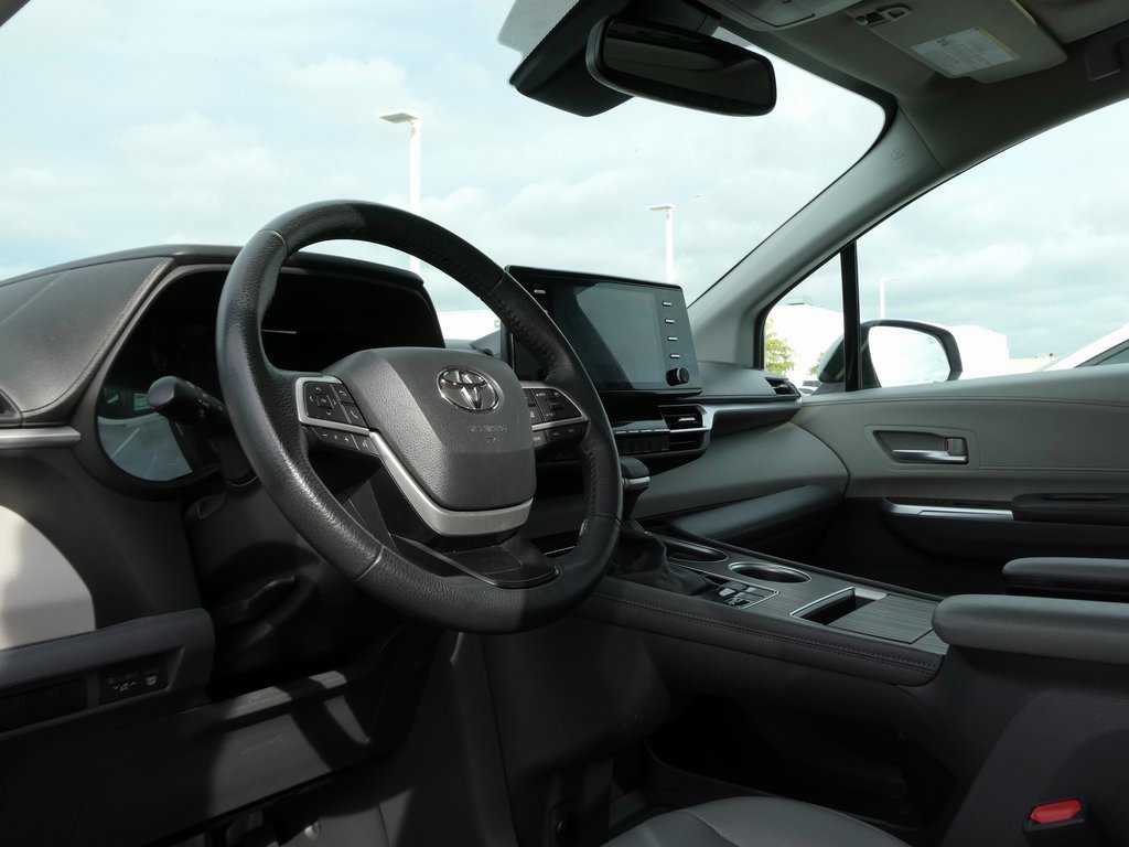 Used 2023 Toyota Sienna XLE image 29