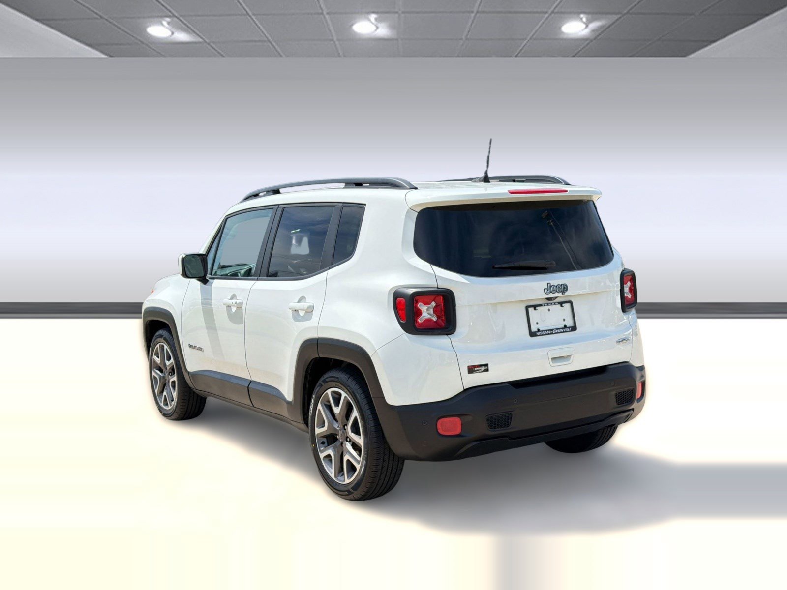 Used 2018 Jeep Renegade Latitude w/ Advanced Technology Group FWD image 3