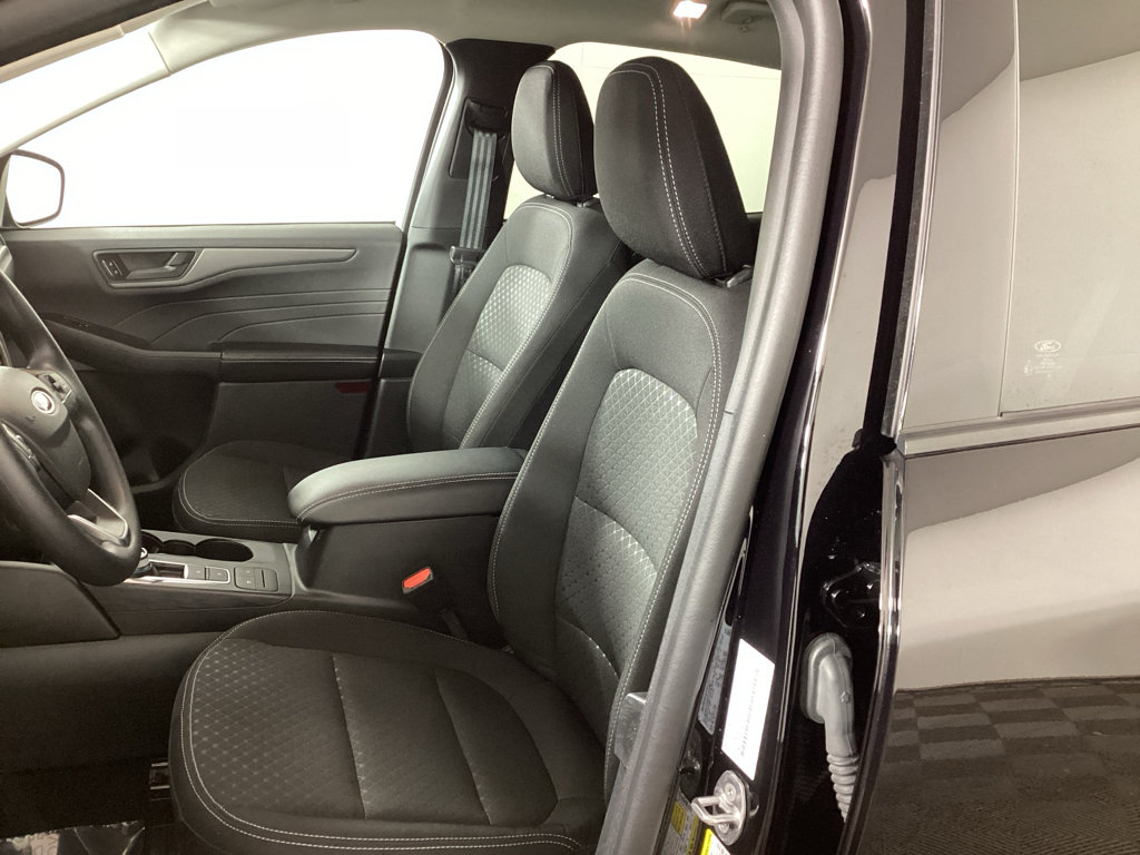 Used 2025 Ford Escape Active AWD/4WD image 14
