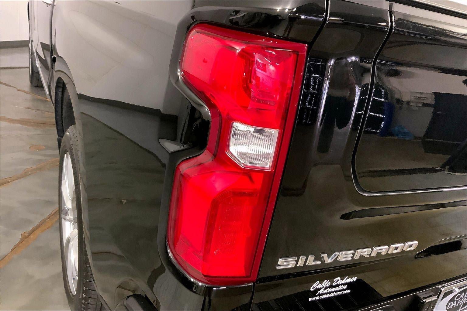 Used 2025 Chevrolet Silverado 1500 High Country w/ High Country Premium Package AWD/4WD image 27