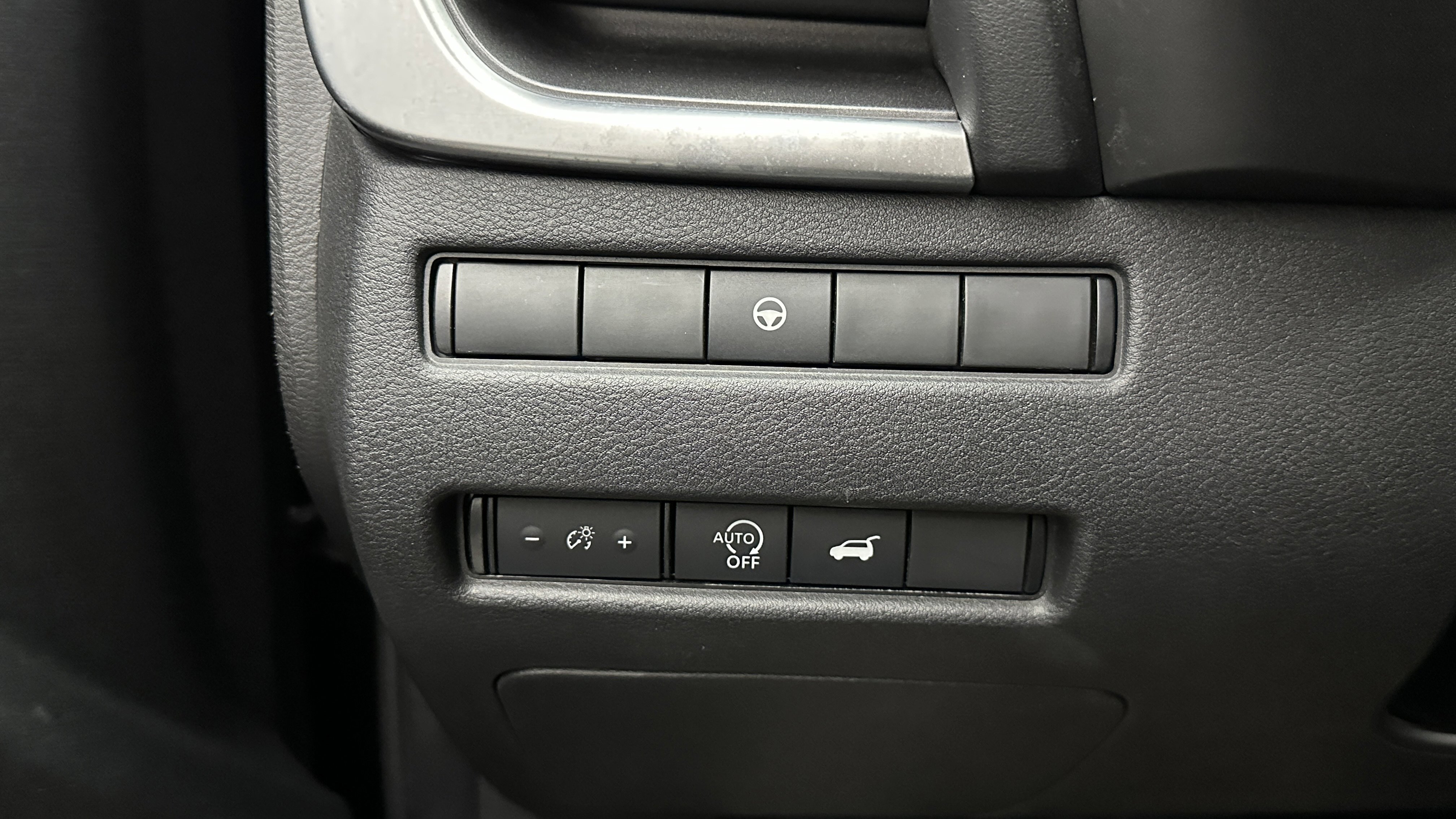 Used 2025 Nissan Rogue SV image 23