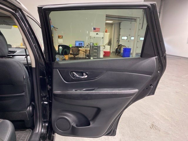 Used 2018 Nissan Rogue SV AWD/4WD image 25