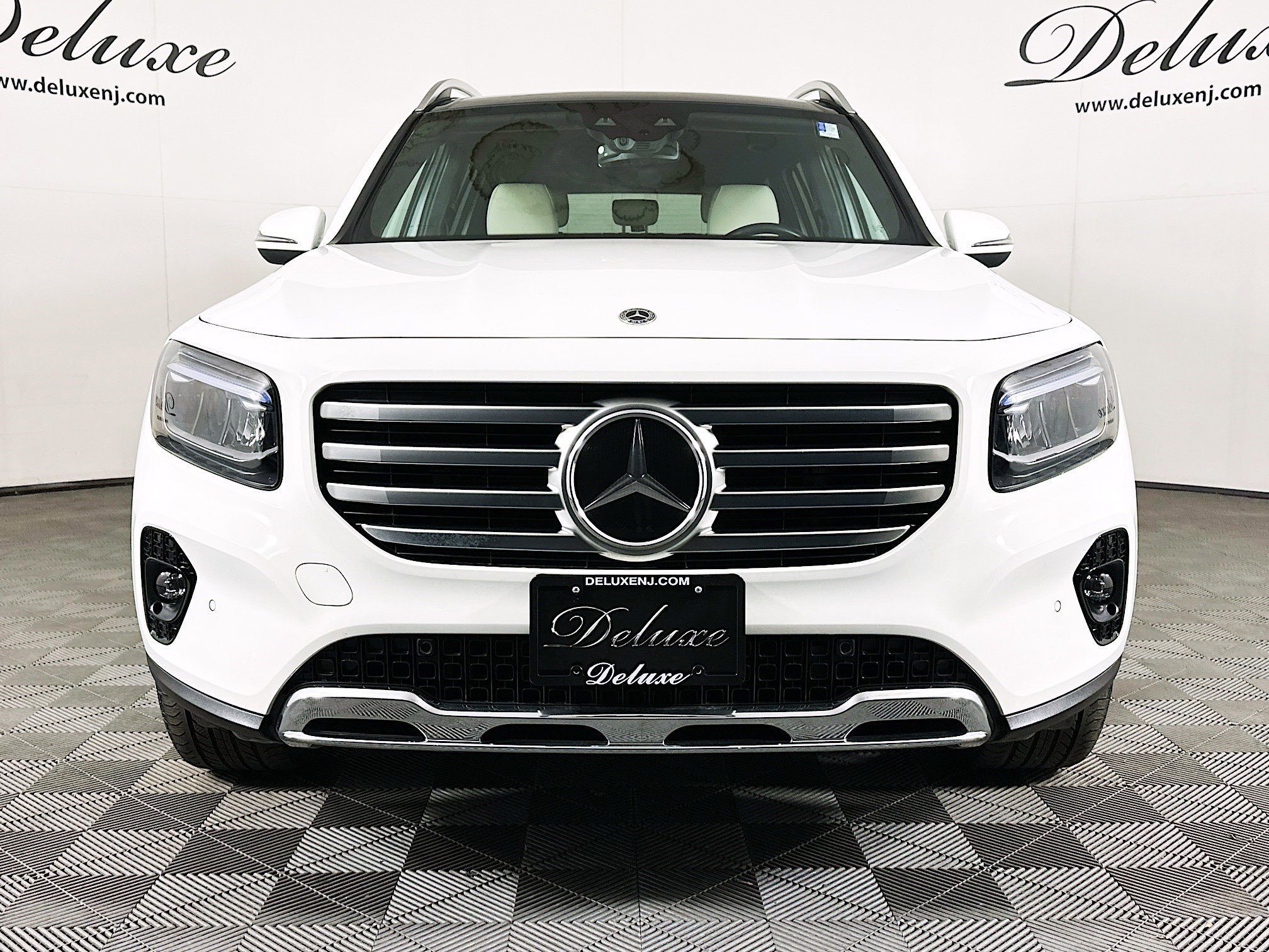 Used 2024 Mercedes-Benz GLB 250 4MATIC w/ Driver Assistance Package image 2