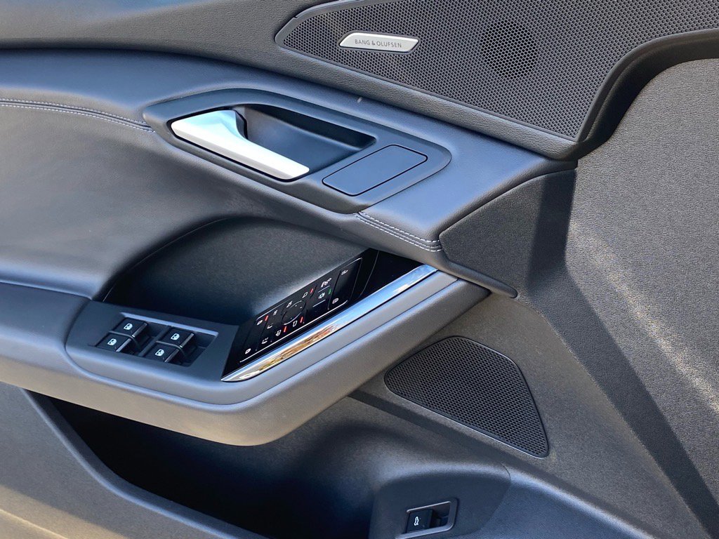 Used 2025 Audi Q6 e-tron Premium Plus w/ Premium Plus image 18