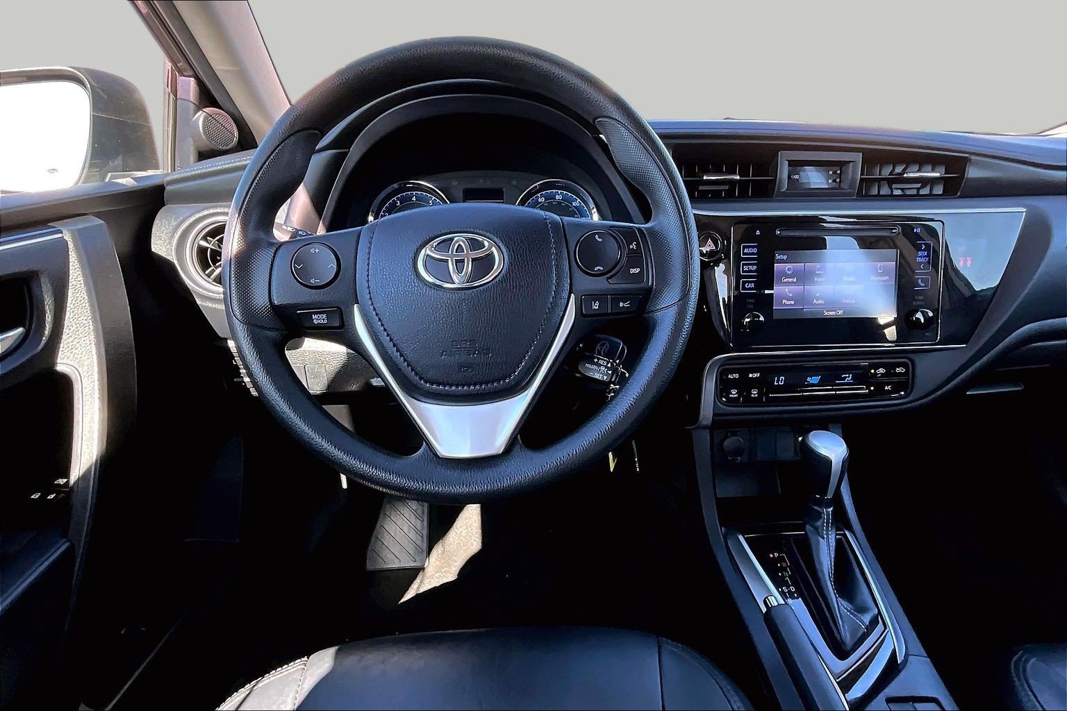 Used 2018 Toyota Corolla LE FWD image 5