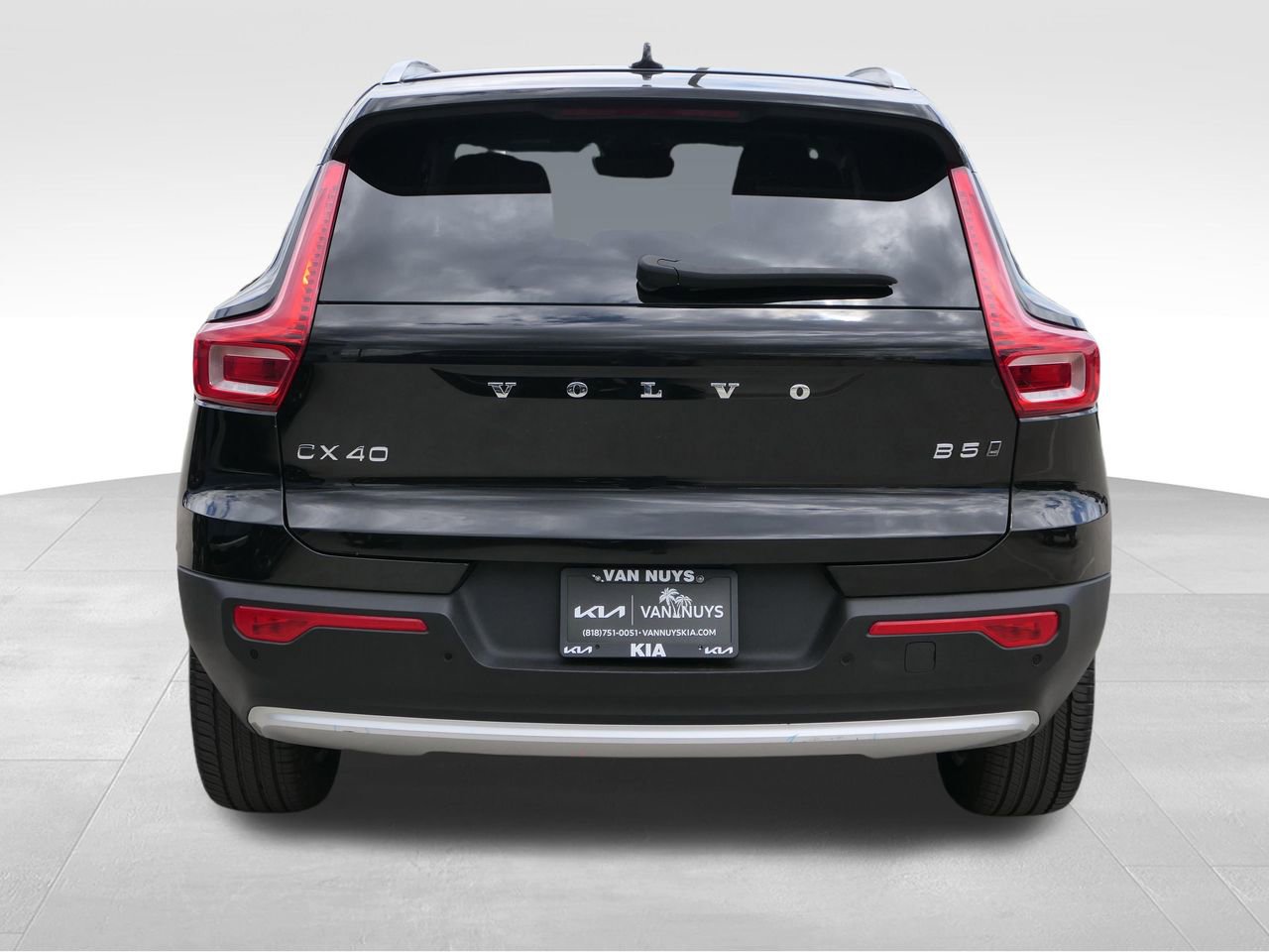 Used 2025 Volvo XC40 B5 Core AWD/4WD image 5