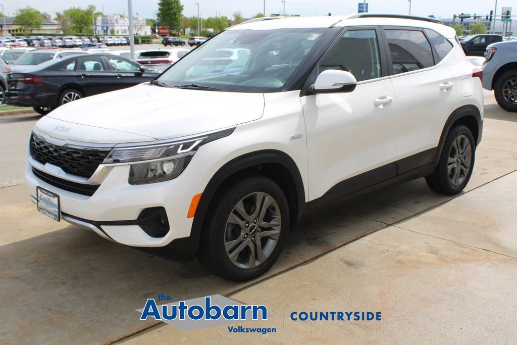 Used 2023 Kia Seltos S w/ Navigation Package AWD/4WD image 3