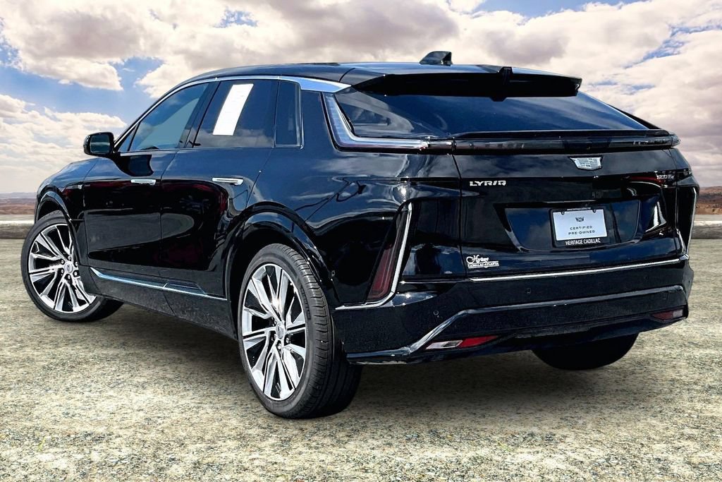 Certified 2025 Cadillac Lyriq Luxury w/ LPO, Floor Liner Package AWD/4WD image 4