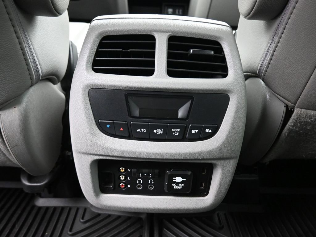 Used 2016 Honda Pilot Touring image 37