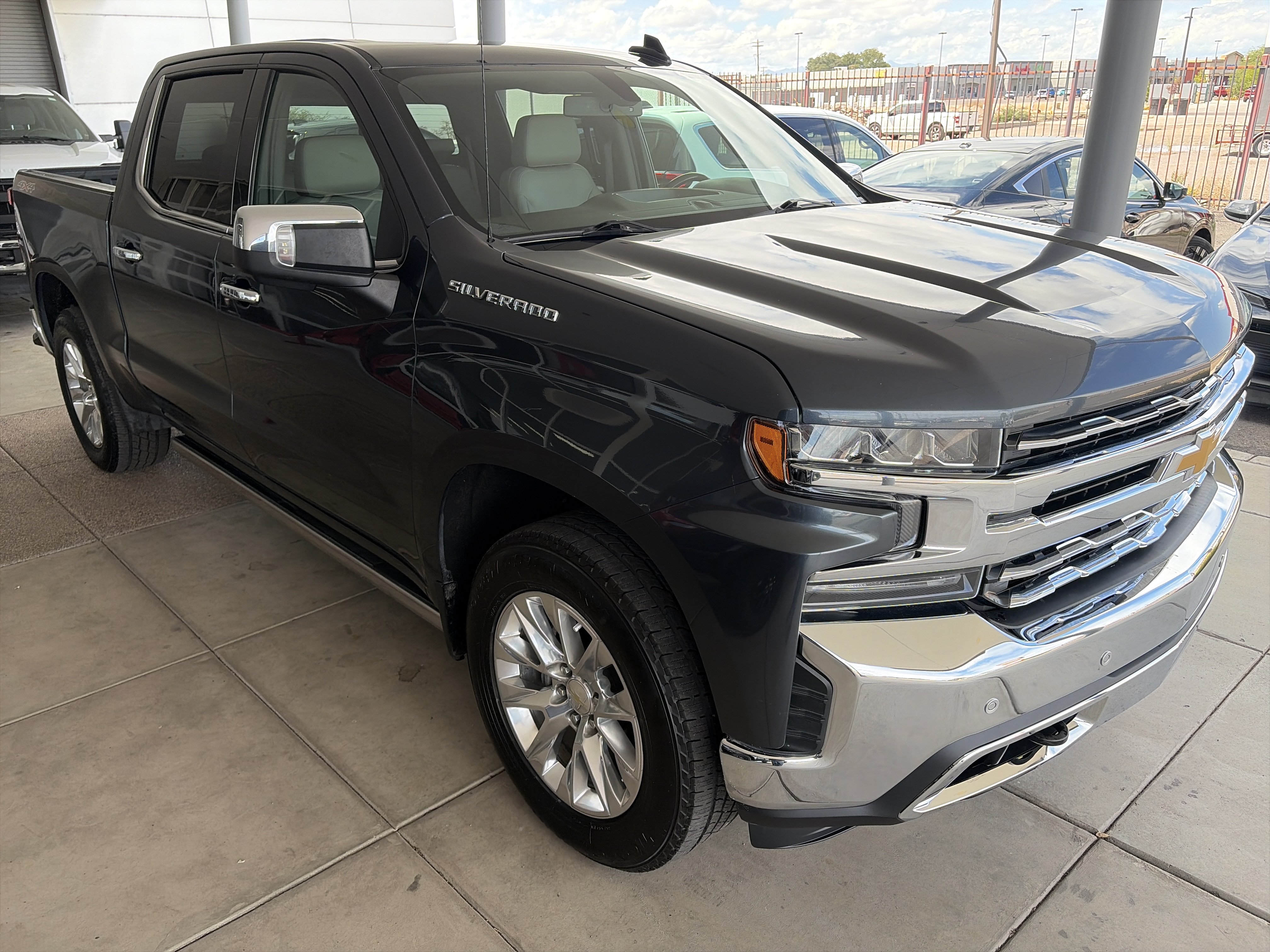 Used 2022 Chevrolet Silverado 1500 LTZ AWD/4WD image 3