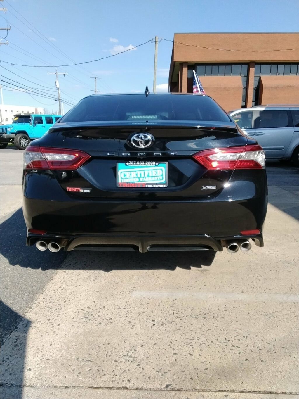Used 2019 Toyota Camry XSE FWD image 3