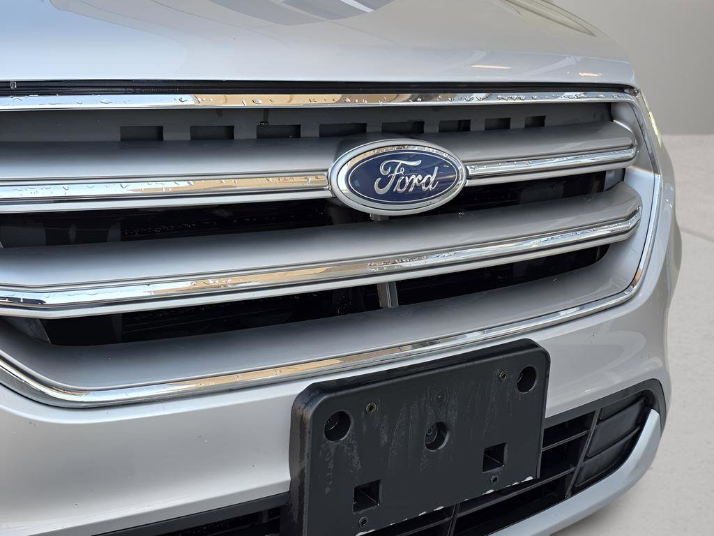 Used 2017 Ford Escape SE w/ Equipment Group 201A image 9