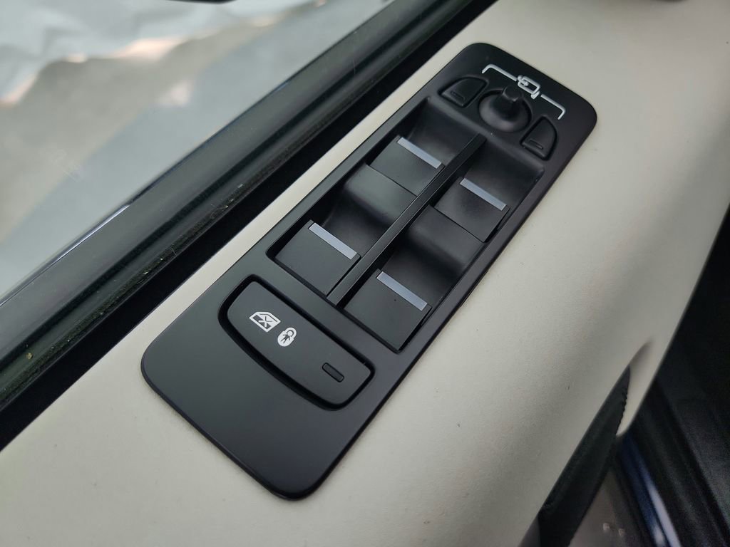 Used 2020 Land Rover Discovery Sport S image 27