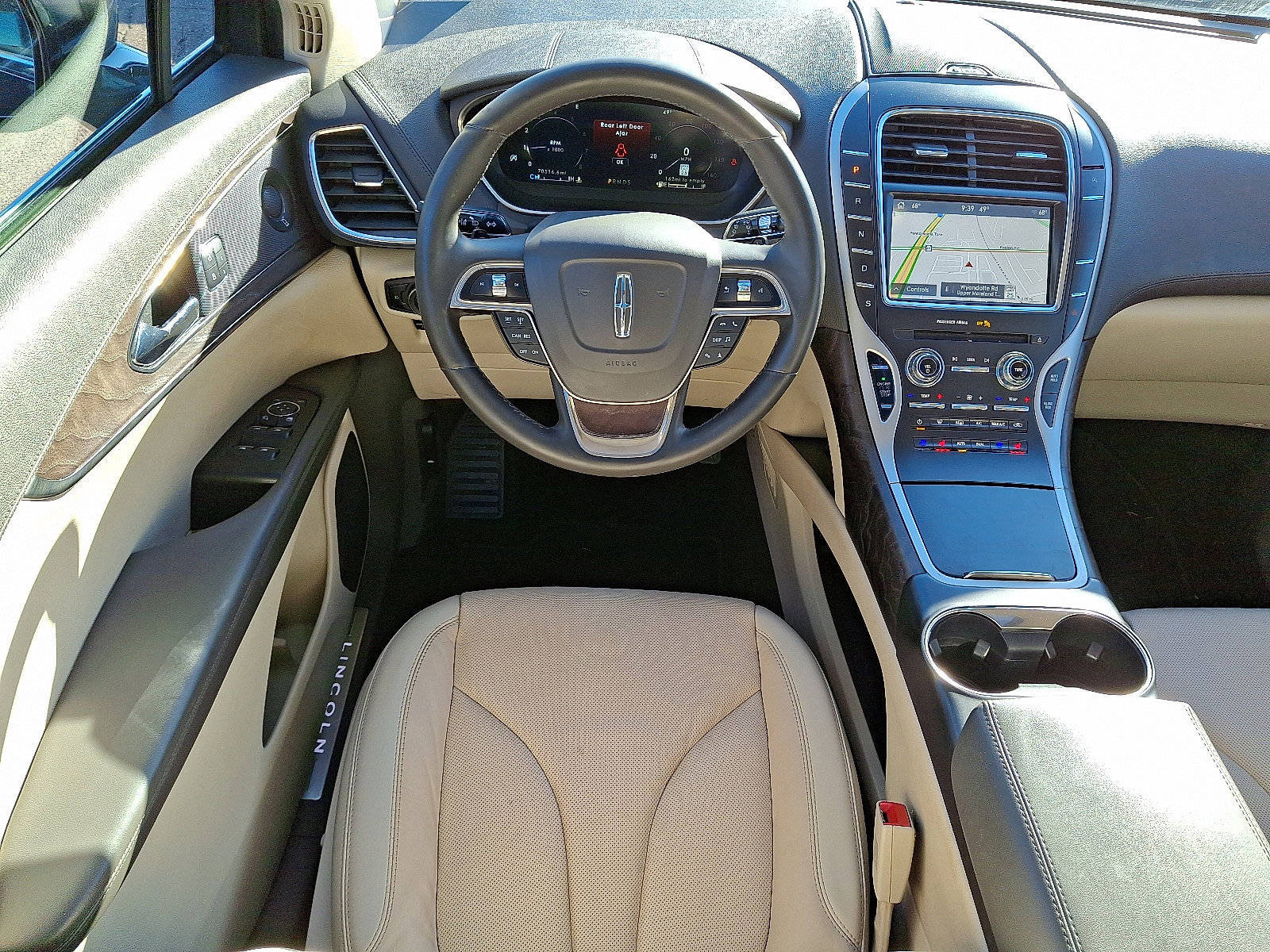 Used 2020 Lincoln Nautilus Reserve image 11