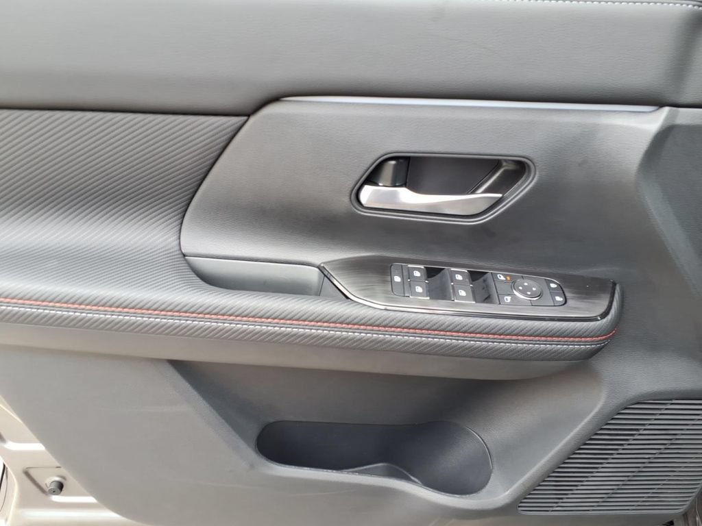 New 2026 Nissan Kicks SR FWD image 11