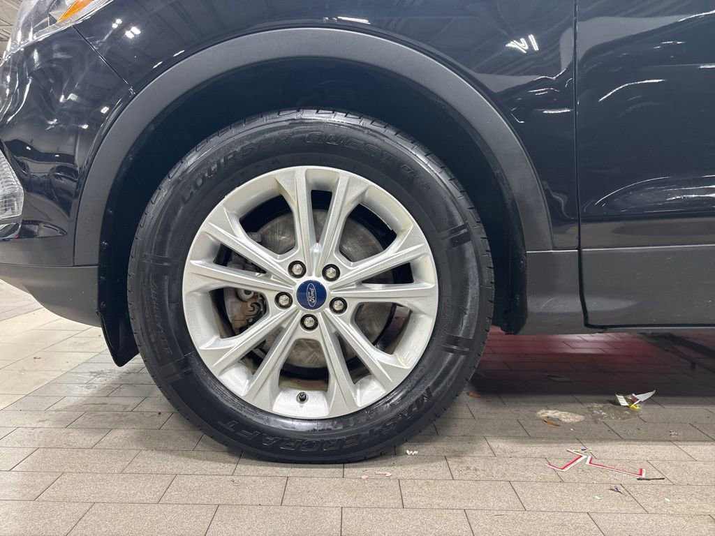 Used 2019 Ford Escape SE image 12