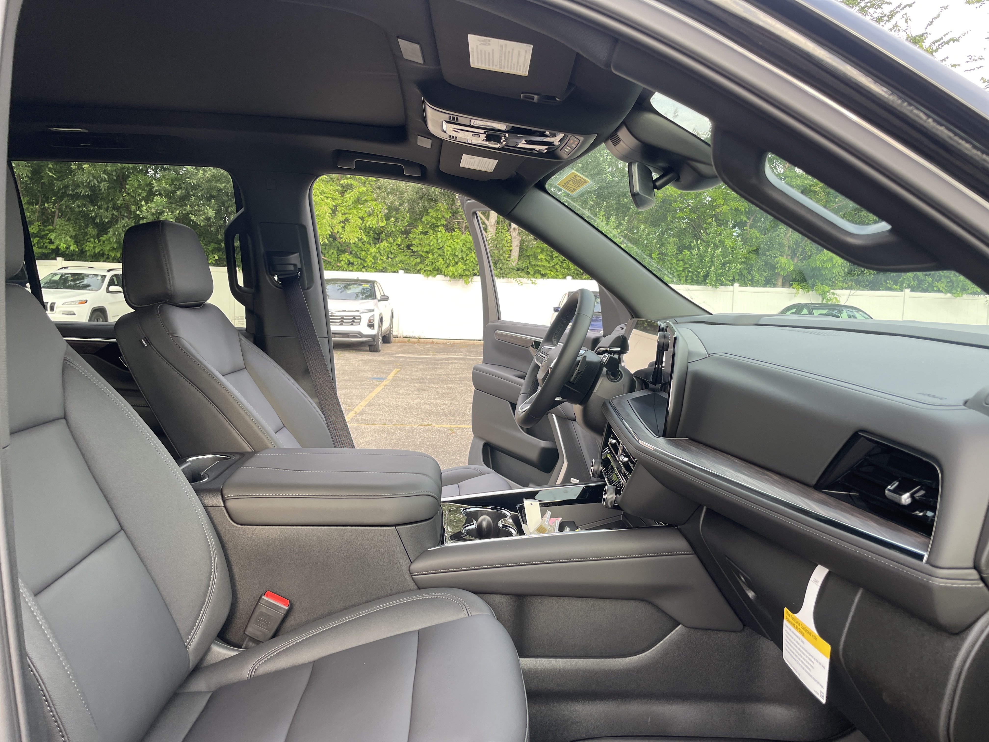 New 2026 Chevrolet Tahoe Z71 w/ Comfort Package AWD/4WD image 31