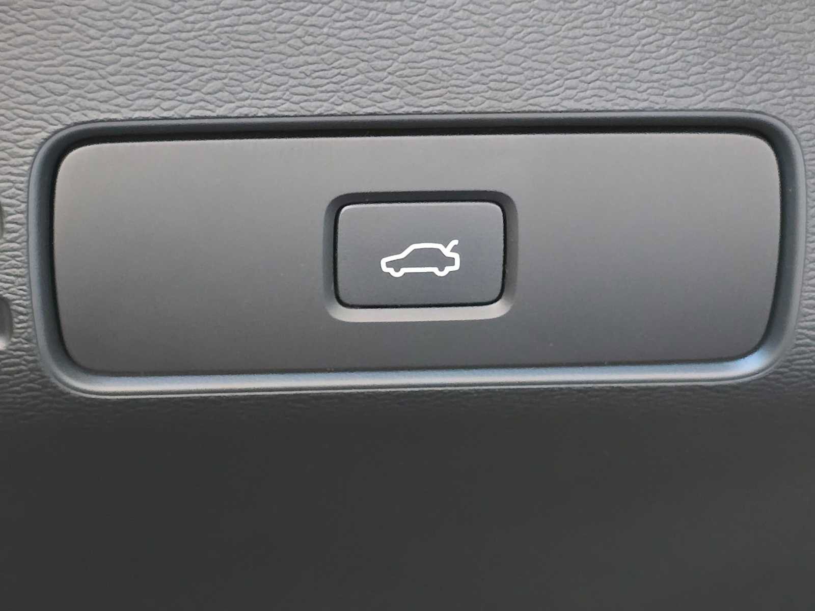 Certified 2023 Volvo C40 P8 Recharge Plus w/ Climate Package AWD/4WD image 32