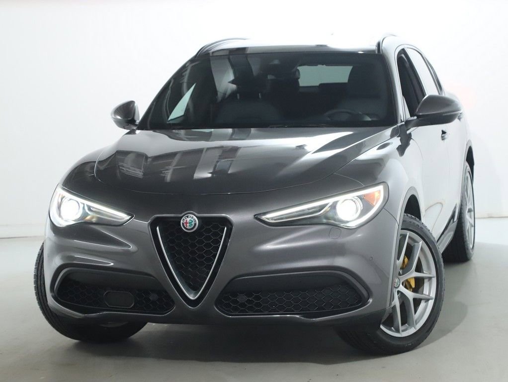 Used 2018 Alfa Romeo Stelvio Ti Sport image 3