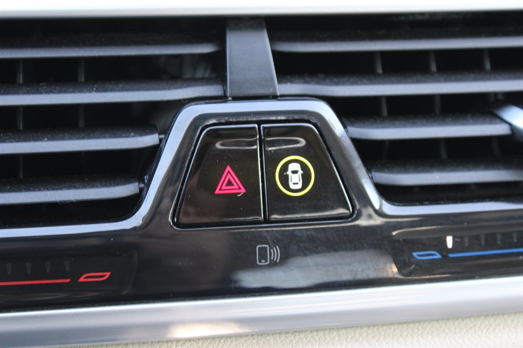 Used 2017 BMW 750i RWD image 34