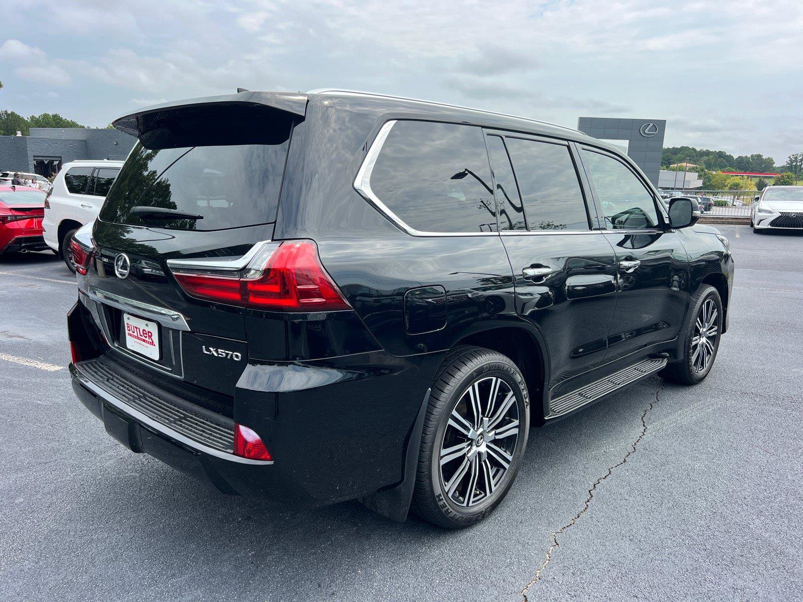 Used 2020 Lexus LX 570 4WD w/ Luxury Package image 5