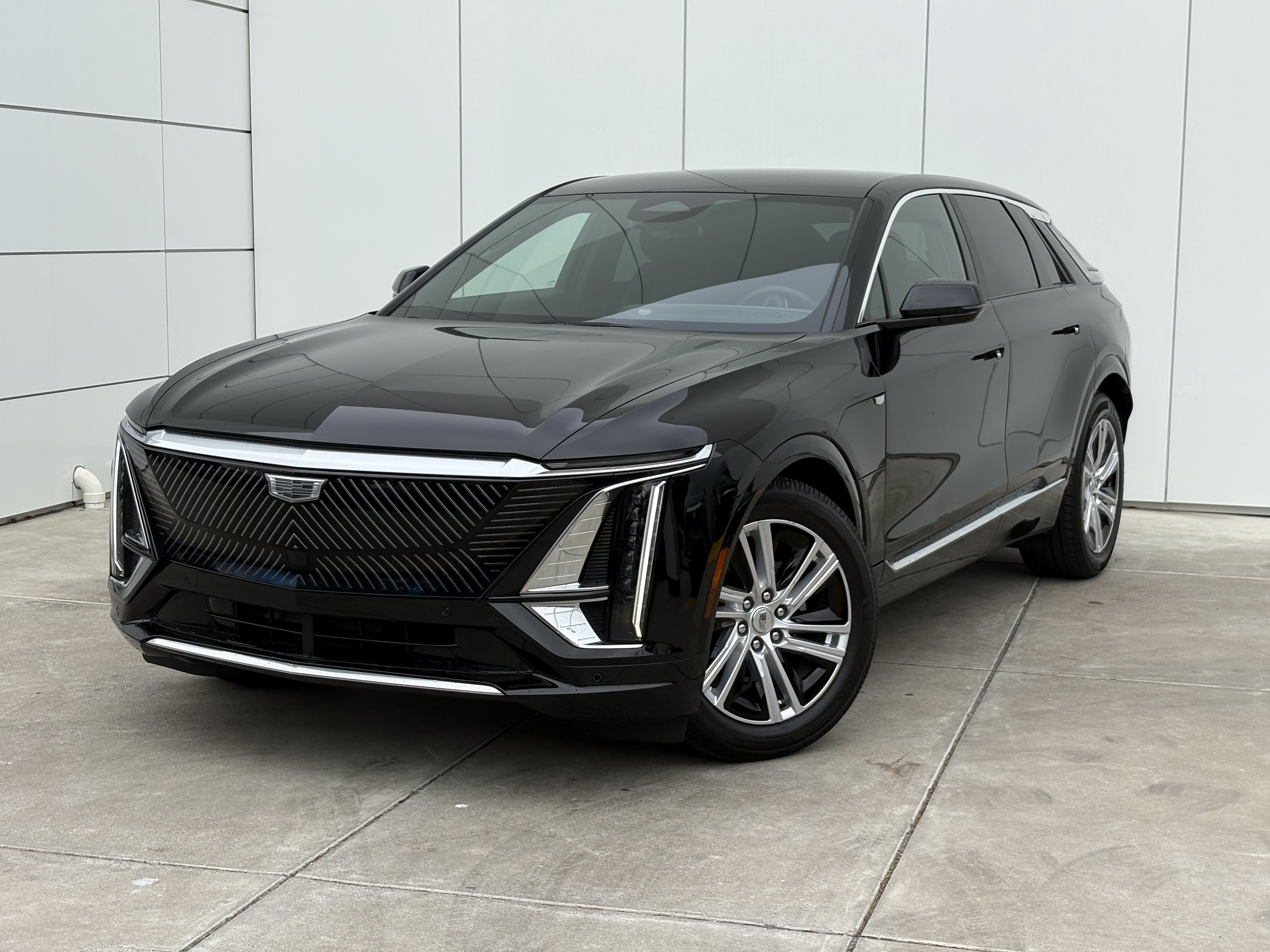 Certified 2024 Cadillac Lyriq Tech AWD/4WD image 2