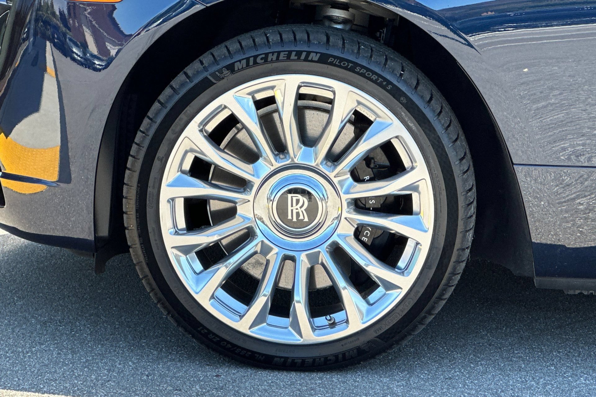 Used 2019 Rolls-Royce Dawn RWD image 45