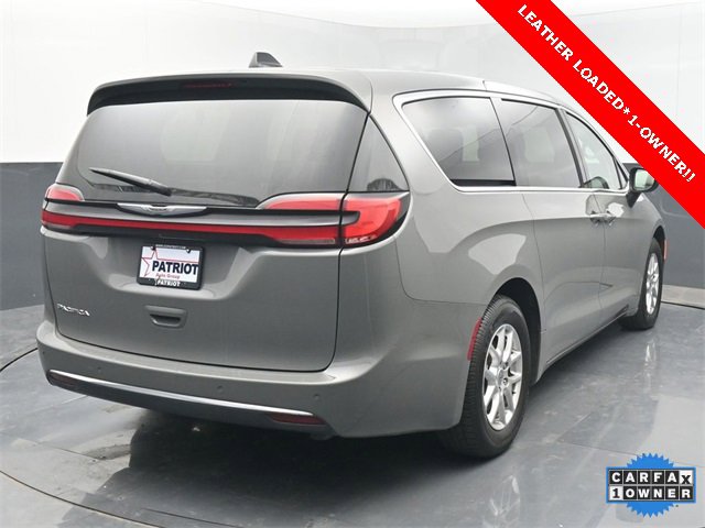 Used 2023 Chrysler Pacifica Touring-L image 5