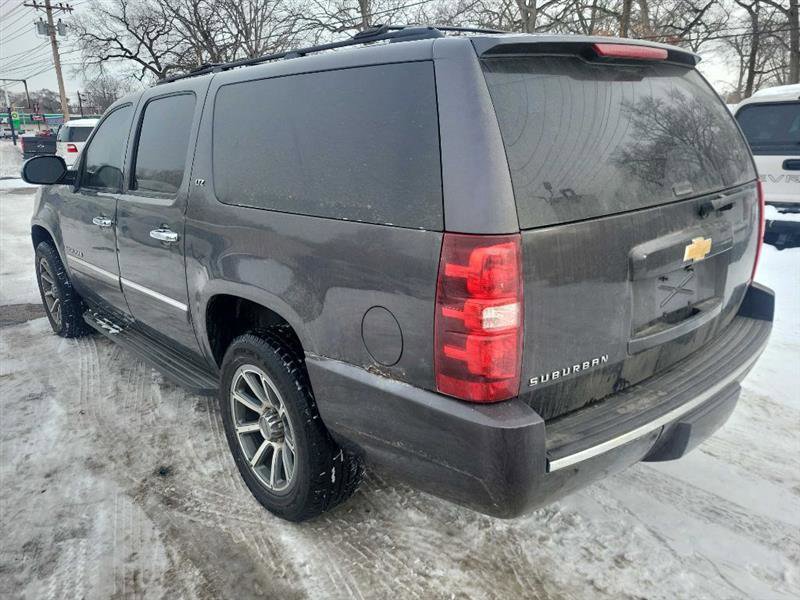 Used 2011 Chevrolet Suburban LTZ image 4
