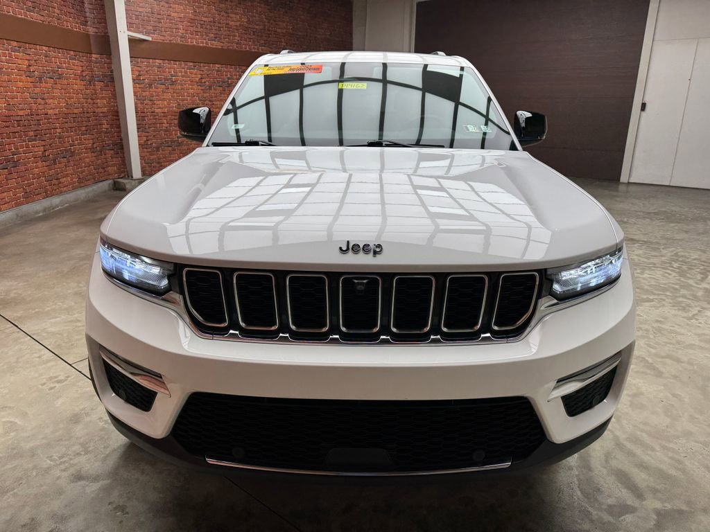 Used 2023 Jeep Grand Cherokee Limited w/ Luxury Tech Group II AWD/4WD image 7