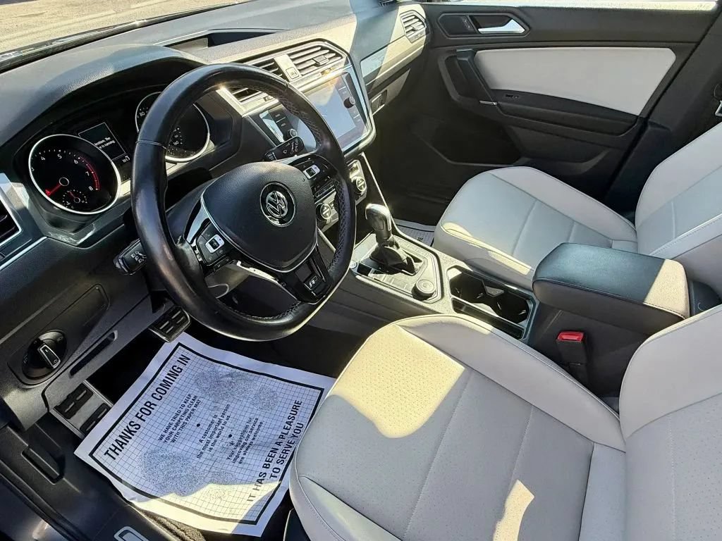 Used 2020 Volkswagen Tiguan SEL AWD/4WD image 2